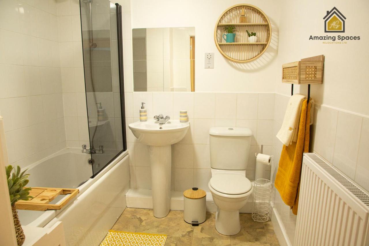 Executive 2 Bed Flat In Stockton Heath By Amazing Spaces Relocations Ltd Warrington Exterior photo