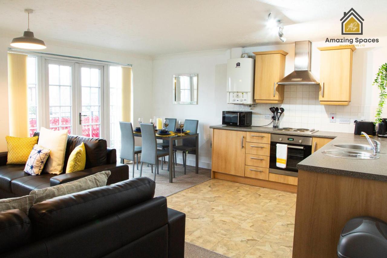 Executive 2 Bed Flat In Stockton Heath By Amazing Spaces Relocations Ltd Warrington Exterior photo
