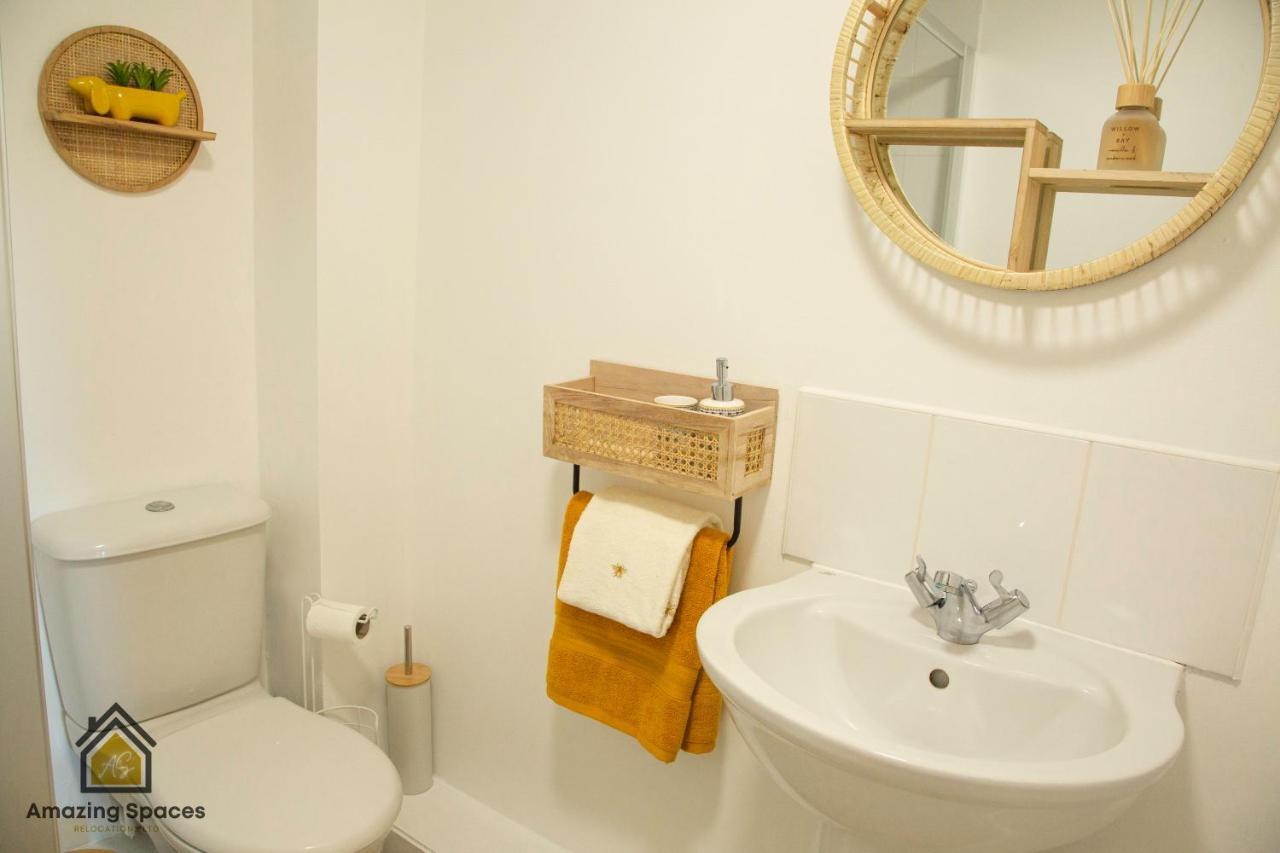 Executive 2 Bed Flat In Stockton Heath By Amazing Spaces Relocations Ltd Warrington Exterior photo